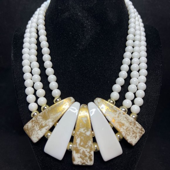 Unbranded Jewelry - Vintage Gold Tone And White Triple Strand Beaded Necklace (311)